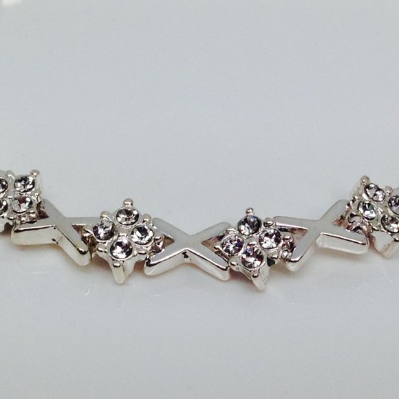 Elegant Swarovski Elements Tennis Bracelet - Picture 2 of 4